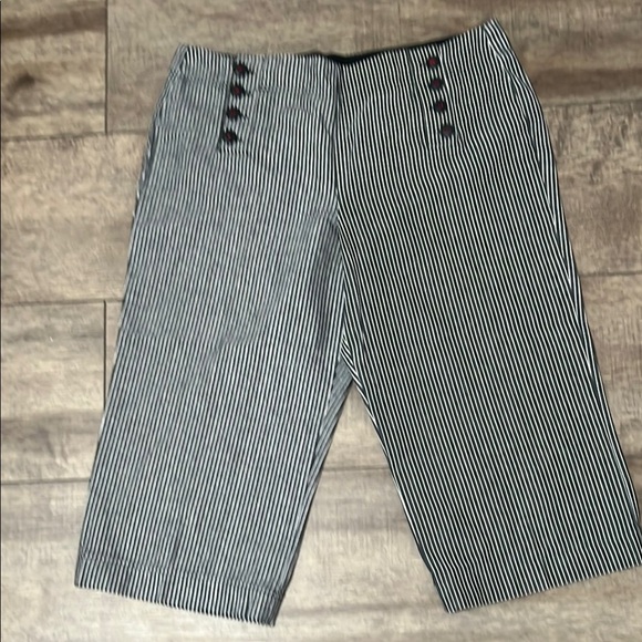 Larry Levine Striped Black and White Capri Pants 12 - Picture 1 of 6